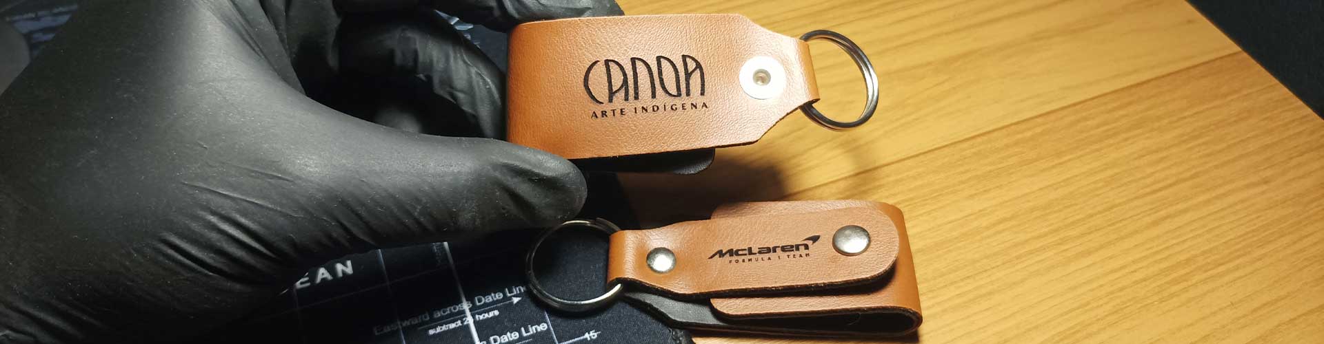 chaveiro de couro sintético personalizado com gravação a laser