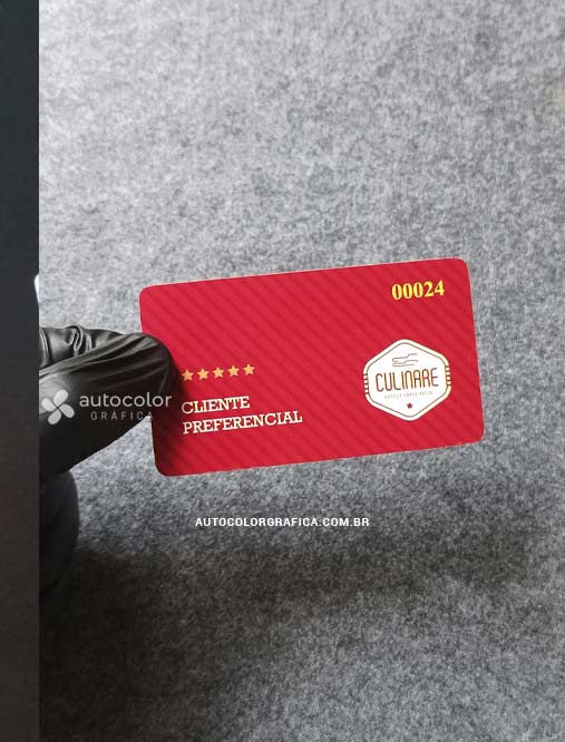 Cartão de fidelidade vermelho em PVC branco com numeração sequencial